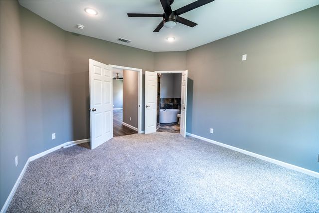 207 S James Street, Alvarado, TX 76009