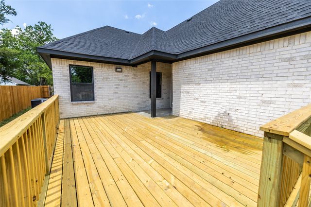 207 S James Street, Alvarado, TX 76009