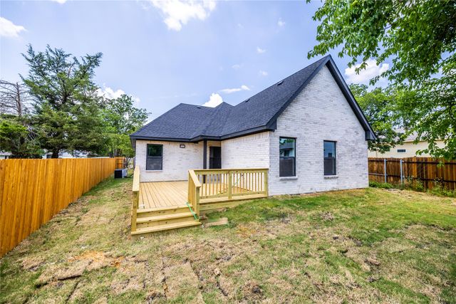 207 S James Street, Alvarado, TX 76009