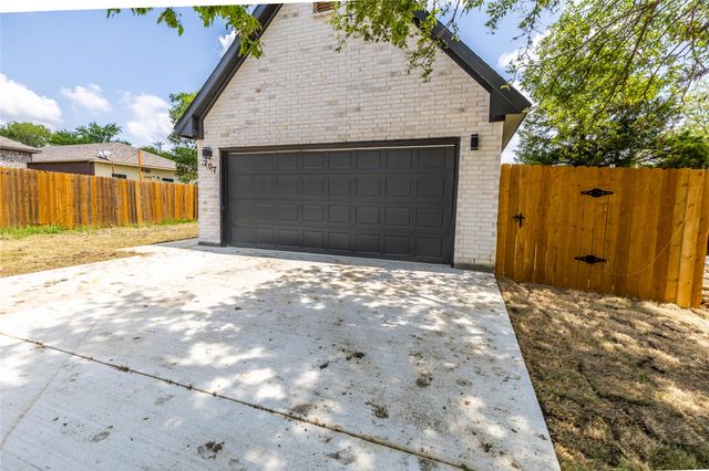 207 S James Street, Alvarado, TX 76009