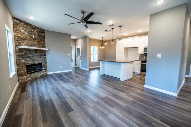 207 S James Street, Alvarado, TX 76009