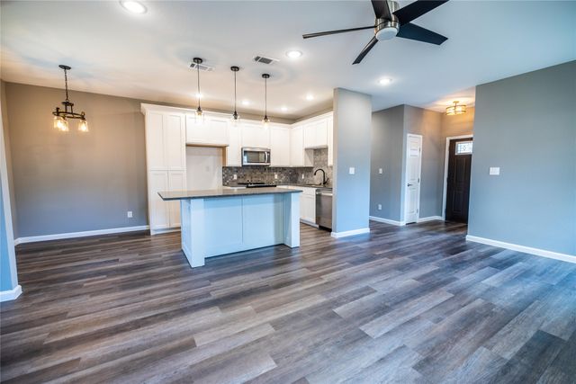 207 S James Street, Alvarado, TX 76009