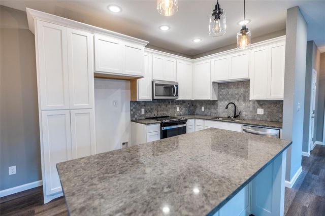 207 S James Street, Alvarado, TX 76009