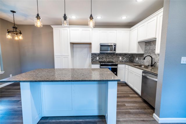 207 S James Street, Alvarado, TX 76009