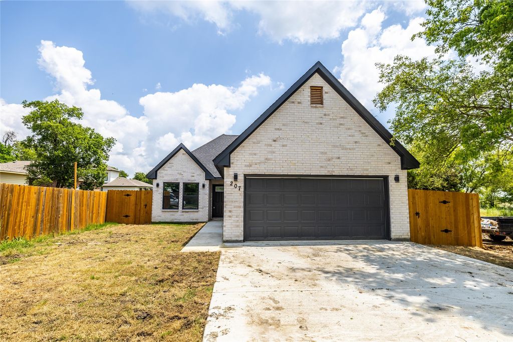 207 S James Street, Alvarado, TX 76009