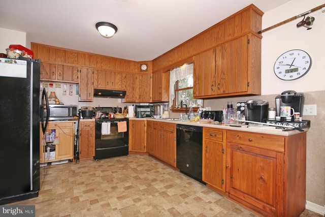 402 BIRCH LN, Lebanon, PA 17046