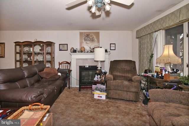 402 BIRCH LN, Lebanon, PA 17046