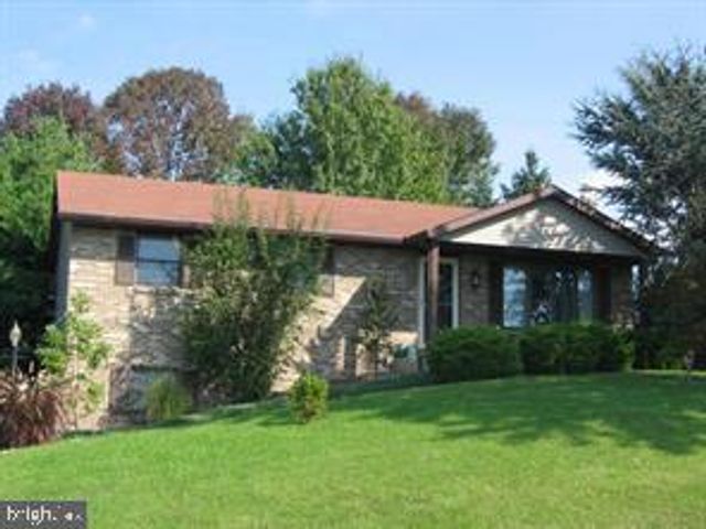 402 BIRCH LN, Lebanon, PA 17046