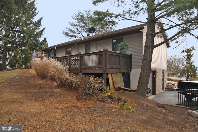 402 BIRCH LN, Lebanon, PA 17046