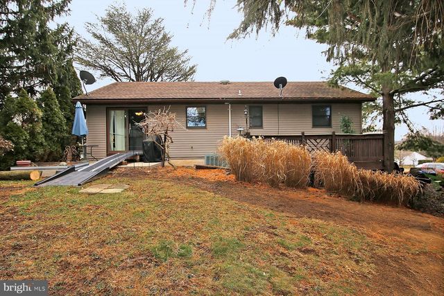 402 BIRCH LN, Lebanon, PA 17046