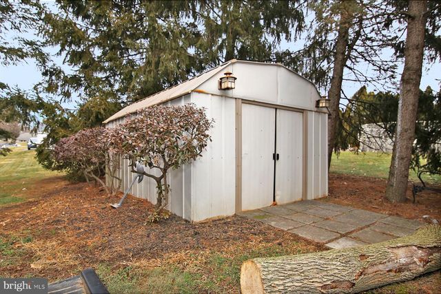 402 BIRCH LN, Lebanon, PA 17046