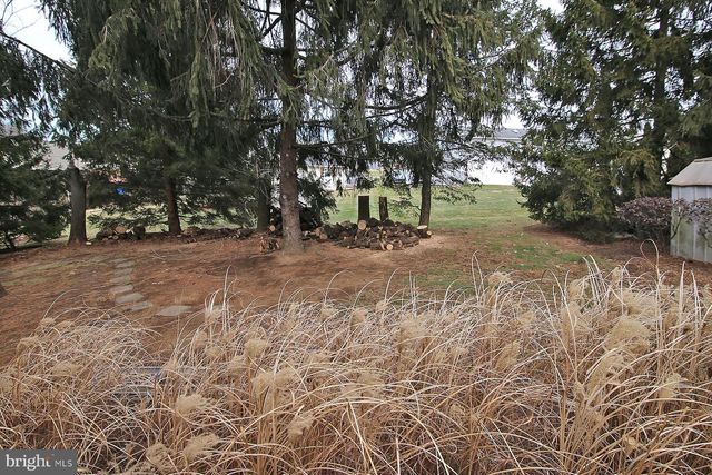 402 BIRCH LN, Lebanon, PA 17046