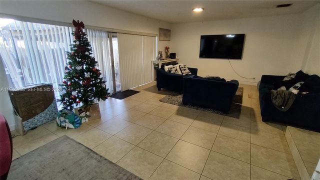 8199 NW 8th Manor 1, Plantation, FL 33324
