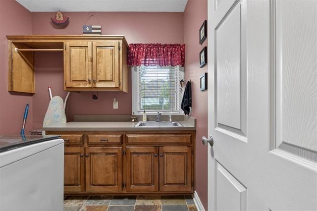 9406 Pleasant Avenue, Kansas City, MO 64138