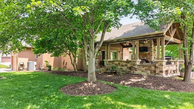 9406 Pleasant Avenue, Kansas City, MO 64138