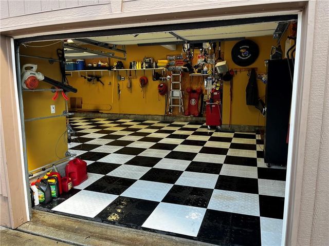 9406 Pleasant Avenue, Kansas City, MO 64138
