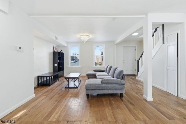 64 Willoughby St, Newark City, NJ 07112