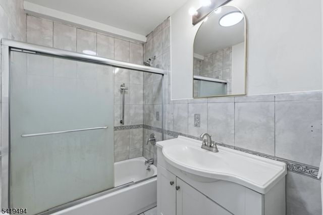64 Willoughby St, Newark City, NJ 07112