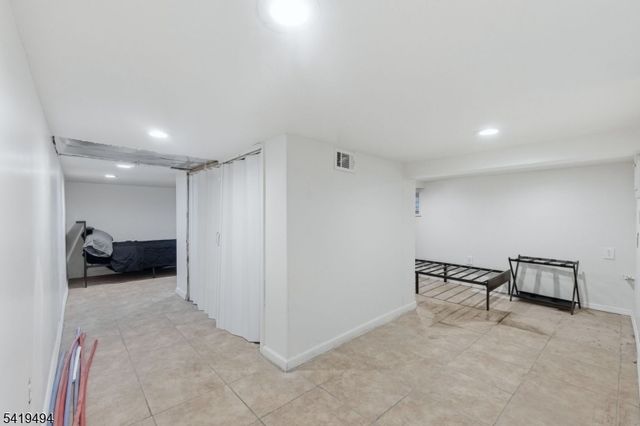 64 Willoughby St, Newark City, NJ 07112