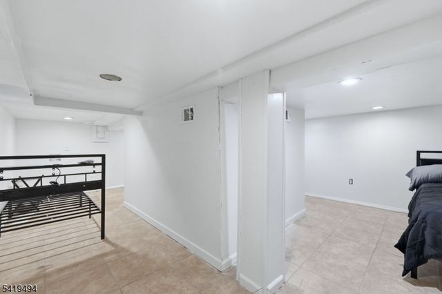 64 Willoughby St, Newark City, NJ 07112