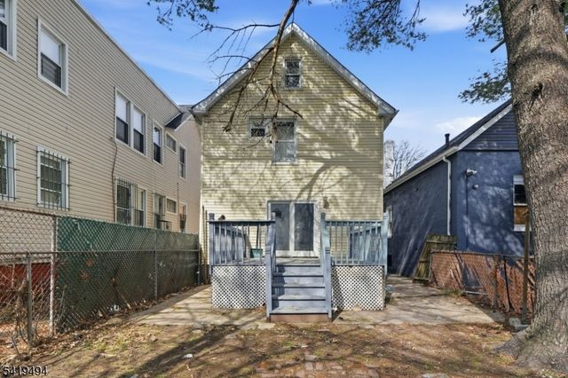 64 Willoughby St, Newark City, NJ 07112