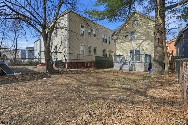 64 Willoughby St, Newark City, NJ 07112