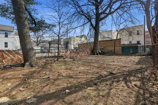 64 Willoughby St, Newark City, NJ 07112