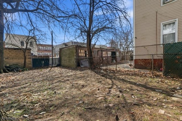 64 Willoughby St, Newark City, NJ 07112
