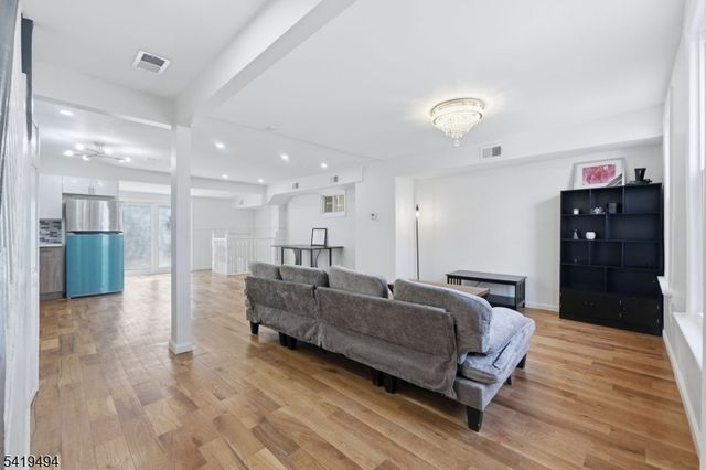 64 Willoughby St, Newark City, NJ 07112