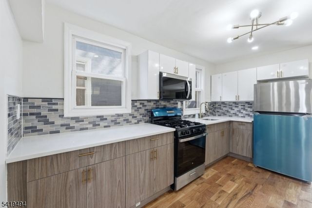 64 Willoughby St, Newark City, NJ 07112