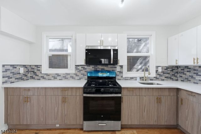 64 Willoughby St, Newark City, NJ 07112