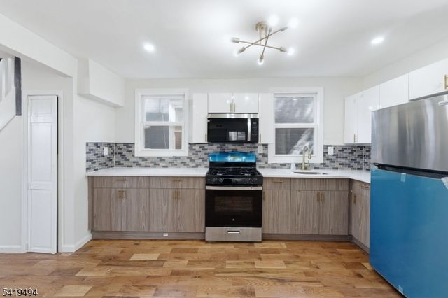64 Willoughby St, Newark City, NJ 07112