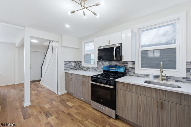 64 Willoughby St, Newark City, NJ 07112