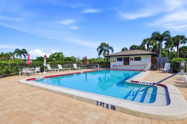 4535 LONGWATER CHASE 18, Sarasota, FL 34235