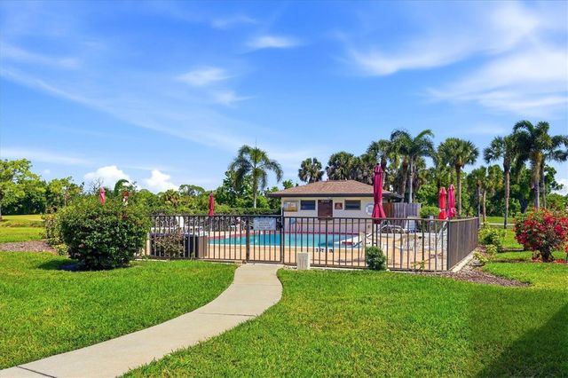 4535 LONGWATER CHASE 18, Sarasota, FL 34235