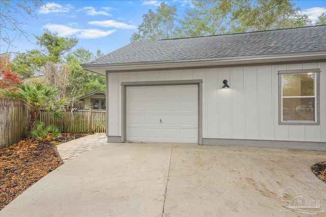 4536 Kelly Ln, Gulf Breeze, FL 32563