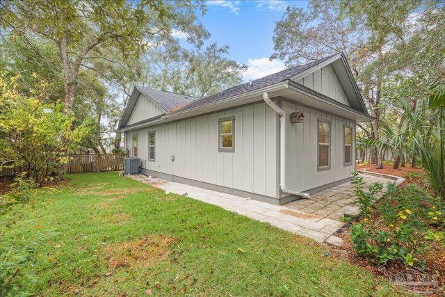 4536 Kelly Ln, Gulf Breeze, FL 32563