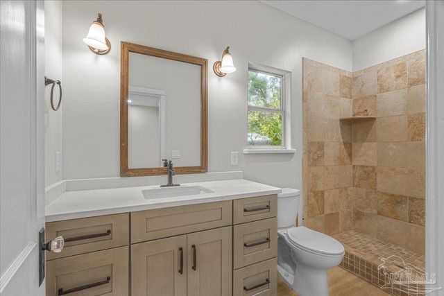 4536 Kelly Ln, Gulf Breeze, FL 32563