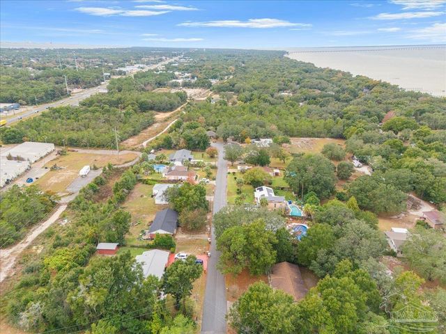 4536 Kelly Ln, Gulf Breeze, FL 32563