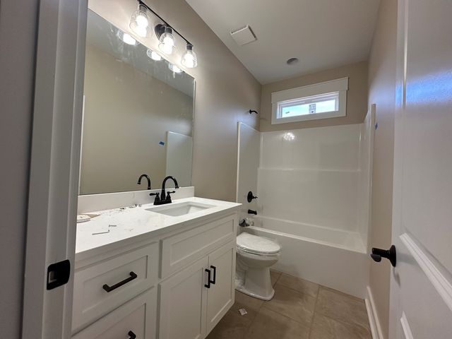 201 Heritage Way, Headland, AL 36345