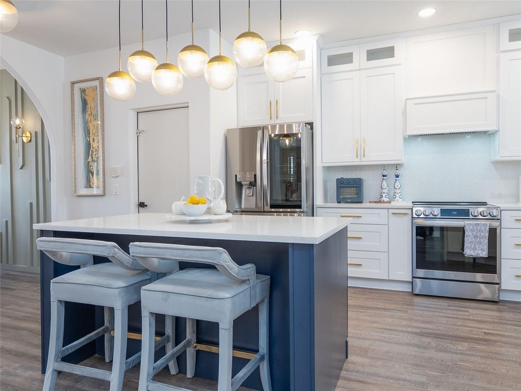 Image 14 of property listing at 9010 KINGSBURY PLACE, Bradenton, FL 34212