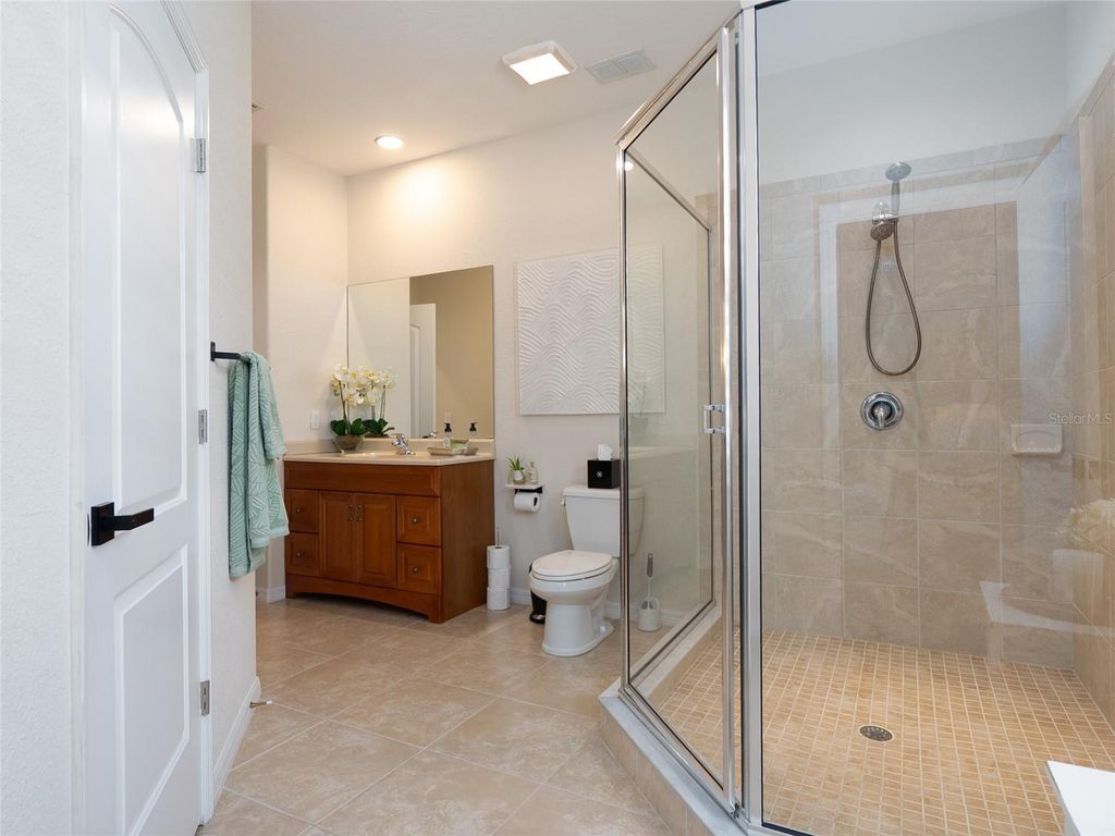 Image 18 of property listing at 9010 KINGSBURY PLACE, Bradenton, FL 34212