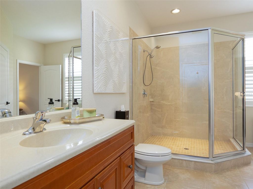 Image 20 of property listing at 9010 KINGSBURY PLACE, Bradenton, FL 34212