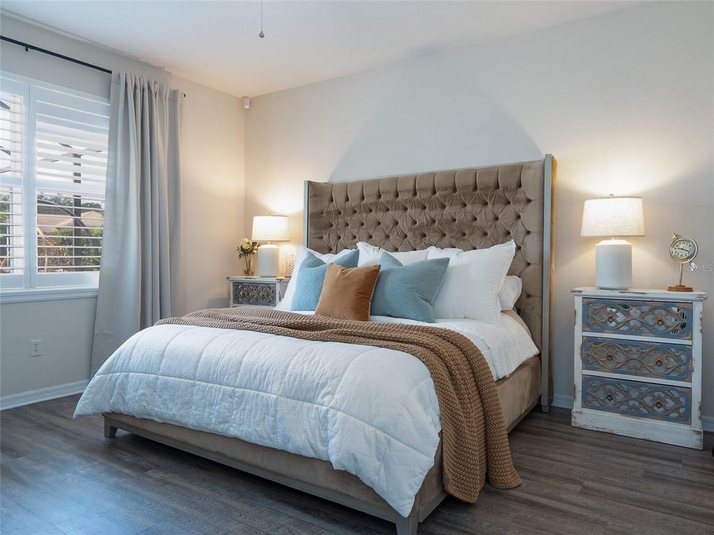 Image 25 of property listing at 9010 KINGSBURY PLACE, Bradenton, FL 34212