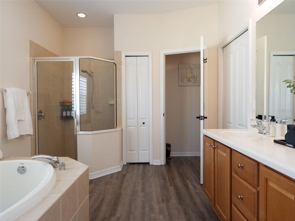 Image 28 of property listing at 9010 KINGSBURY PLACE, Bradenton, FL 34212