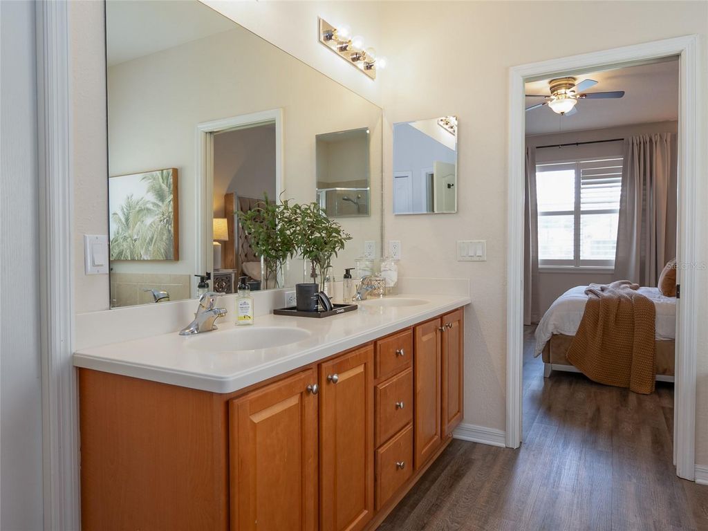 Image 30 of property listing at 9010 KINGSBURY PLACE, Bradenton, FL 34212