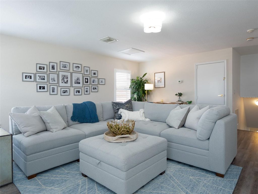 Image 40 of property listing at 9010 KINGSBURY PLACE, Bradenton, FL 34212