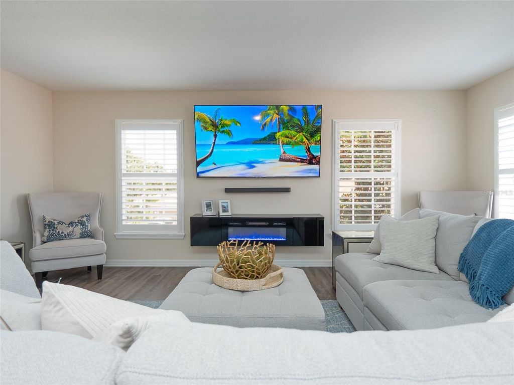 Image 41 of property listing at 9010 KINGSBURY PLACE, Bradenton, FL 34212