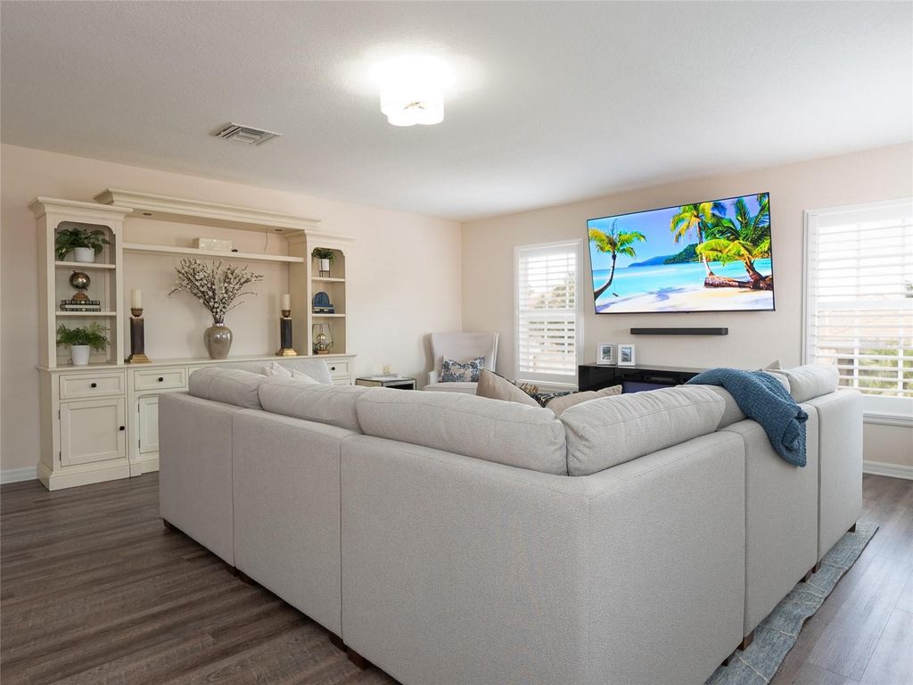 Image 43 of property listing at 9010 KINGSBURY PLACE, Bradenton, FL 34212