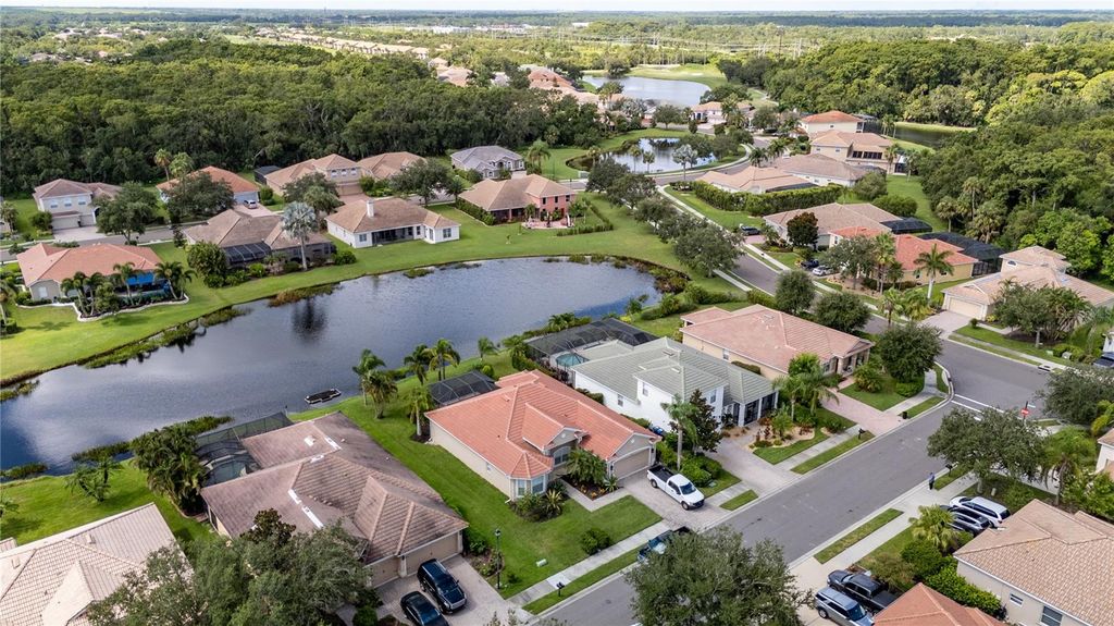 Image 56 of property listing at 9010 KINGSBURY PLACE, Bradenton, FL 34212